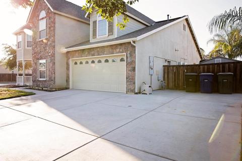 1032 Avalon Dr, Lemoore, CA 93245 photo 2