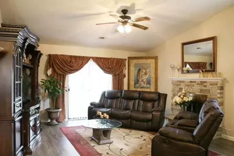 3532 E Sycamore Ave, Visalia, CA 93292 photo 3