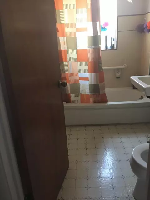 916 E Academy Ave, Tulare, CA 93274 photo 3