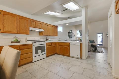 1526 E Mesa Ct, Visalia, CA 93292 photo 8
