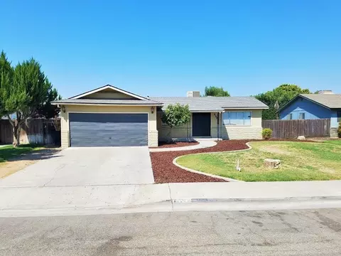 590 Wood Ln, Lemoore, CA 93245 photo 2