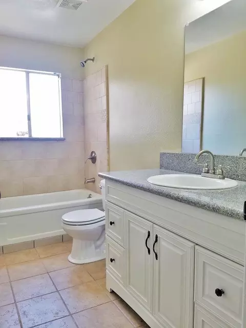 590 Wood Ln, Lemoore, CA 93245 photo 14