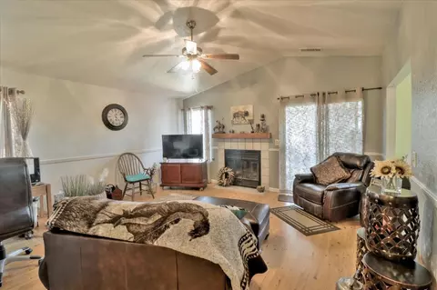 211 Waldo Ave, Exeter, CA 93221 photo 9