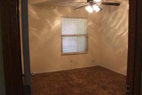2815 E Vine Ave, Visalia, CA 93292 photo 9