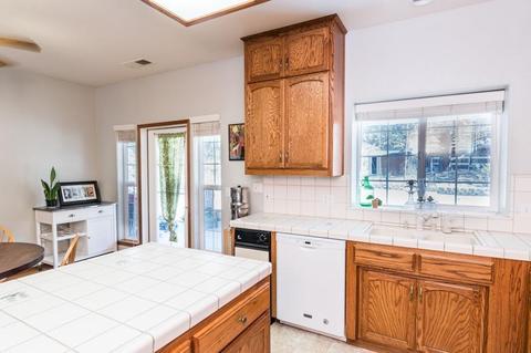 41075 Meadow Dr, Three Rivers, CA 93271 photo 5