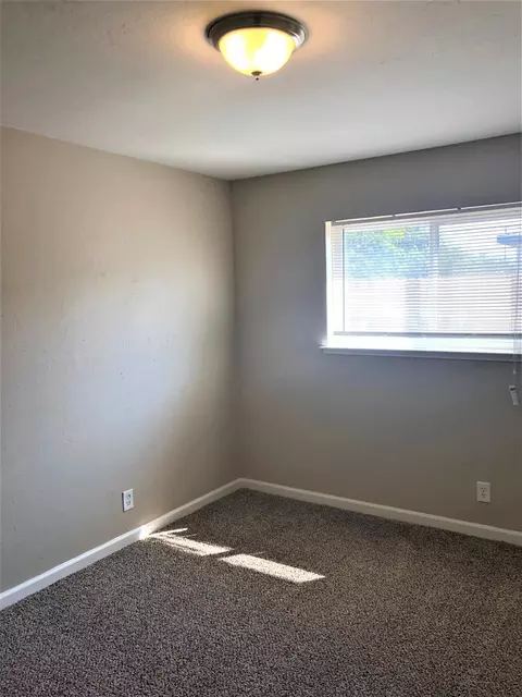 272 E D St, Lemoore, CA 93245 photo 8