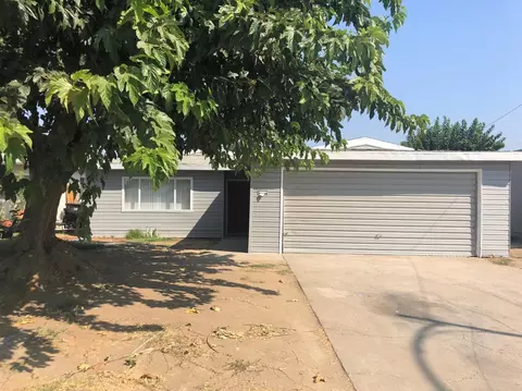 272 E D St, Lemoore, CA 93245 photo 2