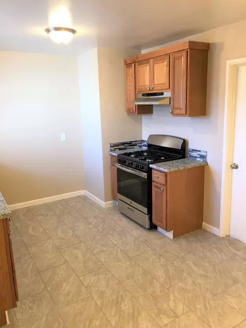 272 E D St, Lemoore, CA 93245 photo 5