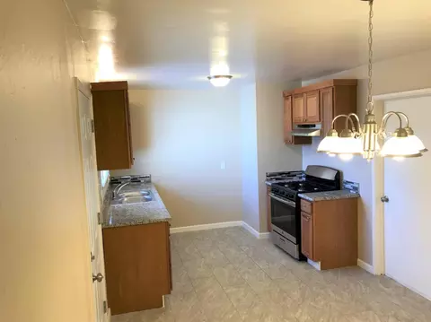 272 E D St, Lemoore, CA 93245 photo 4