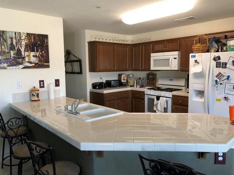 1424 Sequoia Ct, Corcoran, CA 93212 photo 2