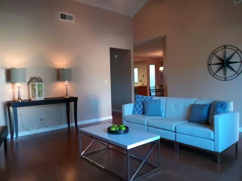 1900 E Harold Ave, Visalia, CA 93292 photo 2
