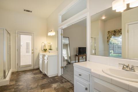 296 W Warwick Ave, Clovis, CA 93619 photo 9