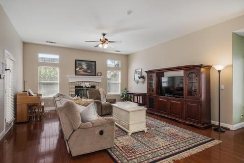 296 W Warwick Ave, Clovis, CA 93619 photo 6
