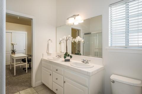 296 W Warwick Ave, Clovis, CA 93619 photo 11