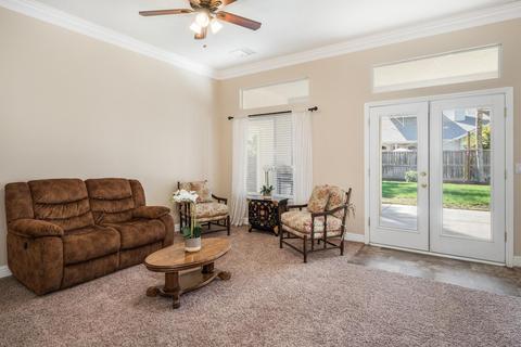 296 W Warwick Ave, Clovis, CA 93619 photo 4