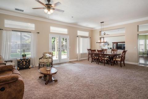 296 W Warwick Ave, Clovis, CA 93619 photo 3