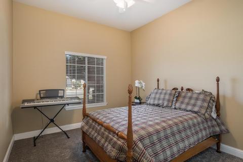 296 W Warwick Ave, Clovis, CA 93619 photo 13