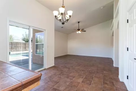 1606 Persimmon St, Lemoore, CA 93245 photo 8