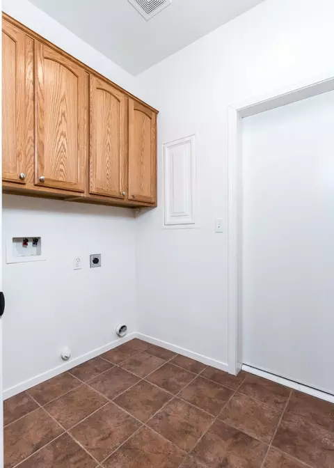 1606 Persimmon St, Lemoore, CA 93245 photo 9