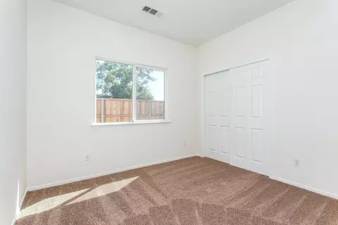 1606 Persimmon St, Lemoore, CA 93245 photo 10
