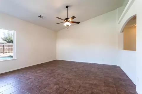 1606 Persimmon St, Lemoore, CA 93245 photo 4