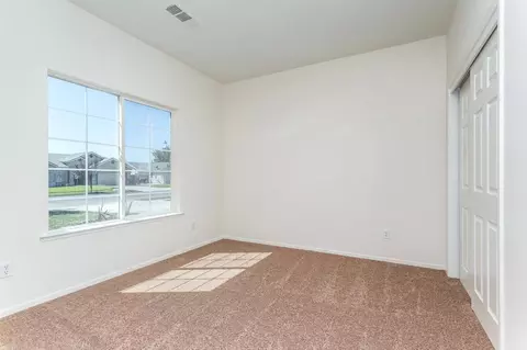 1606 Persimmon St, Lemoore, CA 93245 photo 14