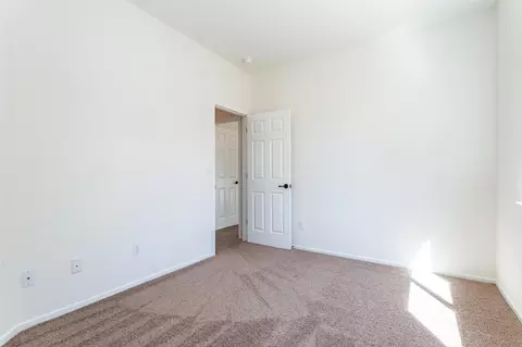 1606 Persimmon St, Lemoore, CA 93245 photo 11