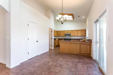 1606 Persimmon St, Lemoore, CA 93245 photo 5