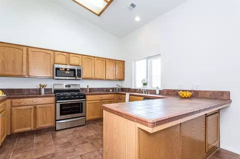 1606 Persimmon St, Lemoore, CA 93245 photo 6
