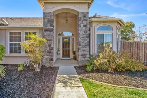 1587 Orange St, Lemoore, CA 93245 photo 4