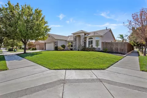 1587 Orange St, Lemoore, CA 93245 photo 2