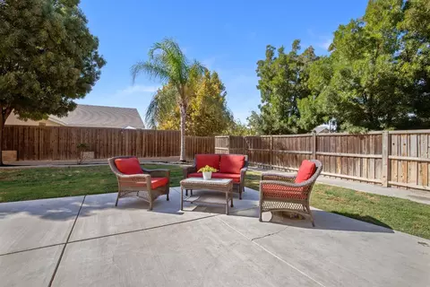 1587 Orange St, Lemoore, CA 93245 photo 32