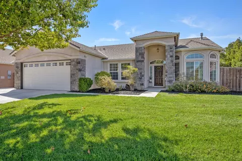 1587 Orange St, Lemoore, CA 93245 photo 3