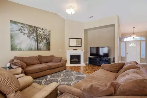 1587 Orange St, Lemoore, CA 93245 photo 8