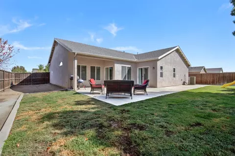 1587 Orange St, Lemoore, CA 93245 photo 31