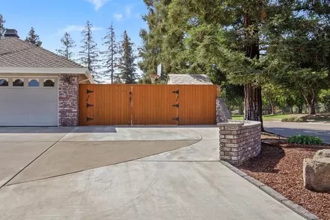 115 E La Vida Ave, Visalia, CA 93277 photo 5