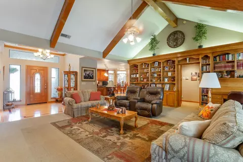 115 E La Vida Ave, Visalia, CA 93277 photo 9