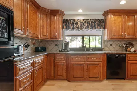 115 E La Vida Ave, Visalia, CA 93277 photo 16