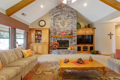 115 E La Vida Ave, Visalia, CA 93277 photo 12