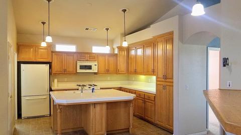 1238 E Copper Ct, Visalia, CA 93292 photo 8