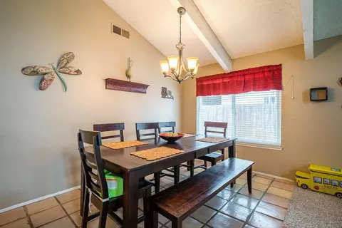 1101 E Howard Ct, Visalia, CA 93292 photo 7
