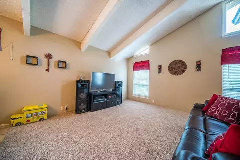 1101 E Howard Ct, Visalia, CA 93292 photo 5