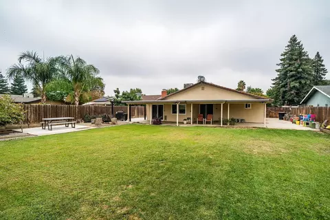 1101 E Howard Ct, Visalia, CA 93292 photo 21