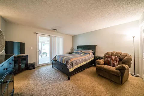 1101 E Howard Ct, Visalia, CA 93292 photo 14