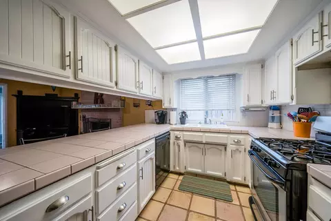1101 E Howard Ct, Visalia, CA 93292 photo 9