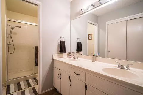 1101 E Howard Ct, Visalia, CA 93292 photo 16