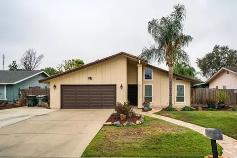 1101 E Howard Ct, Visalia, CA 93292 photo 1