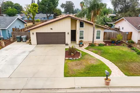 1101 E Howard Ct, Visalia, CA 93292 photo 2