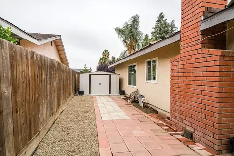 1101 E Howard Ct, Visalia, CA 93292 photo 24
