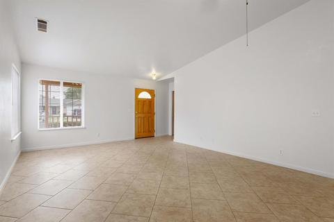 631 Birdsong Ct, Exeter, CA 93221 photo 5